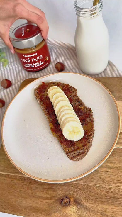 Crema de avellanas con dátiles y nibs de cacao